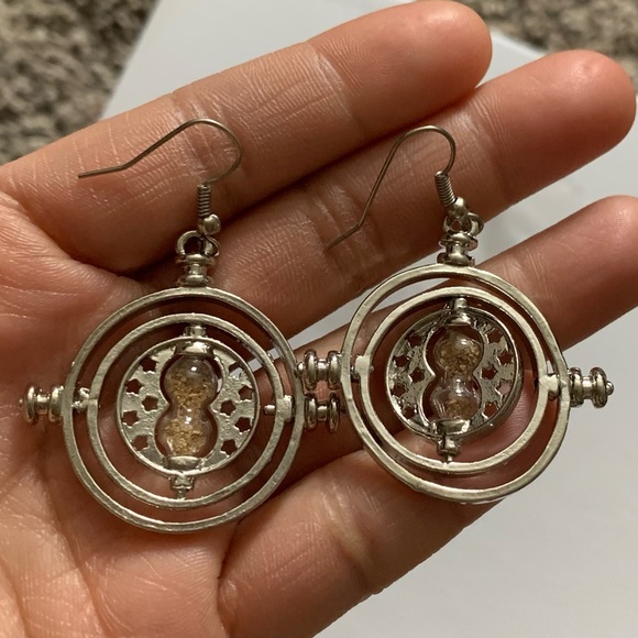 NWOT Harry Potter Time Turner Swiveling Hourglass Rotating Time Earrings Silver - Picture 4 of 4
